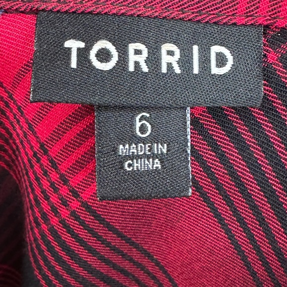 🧣Torrid Womens Red Black Buffalo Plaid SS Button Up Shirt Top Plus Sz. 6 6x 30 - Picture 7 of 11